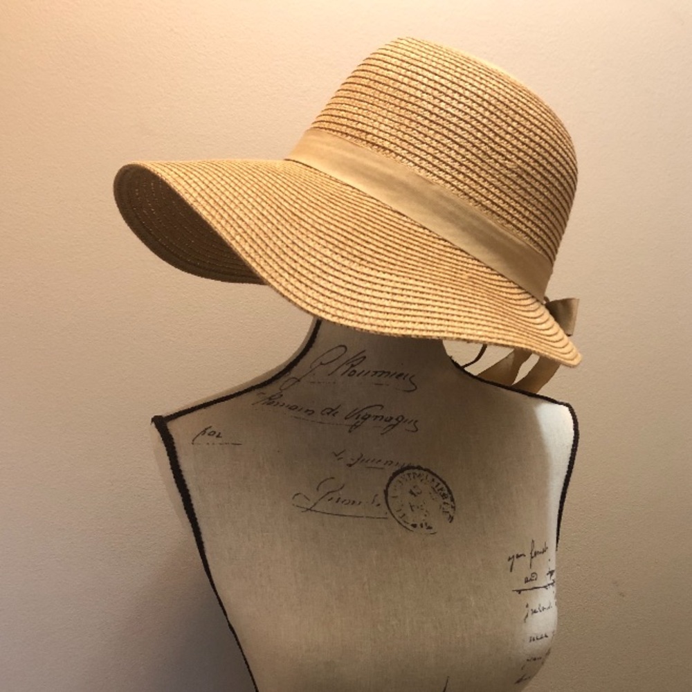 Floppy beach hat